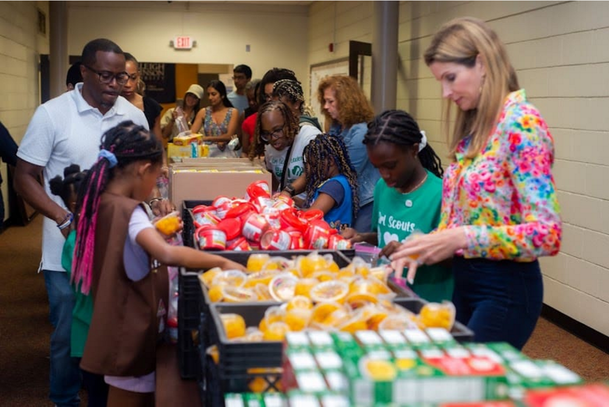 RD Red Cross Fights Hunger This Holiday Season